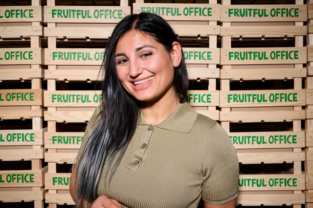Fruitful Office Mitarbeiterin aus dem Vertrieb und Kunden Service